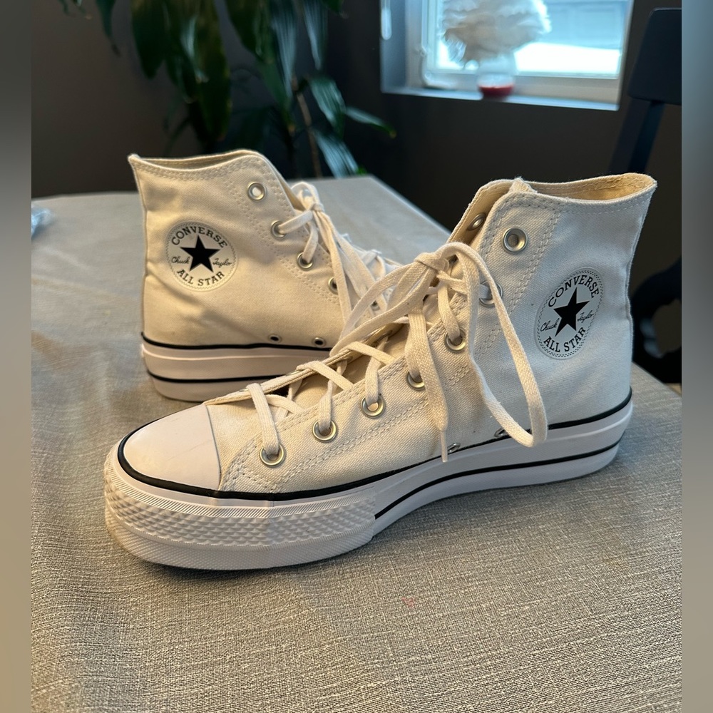 Women’s Chuck Taylor All Star Lift Platform Converse